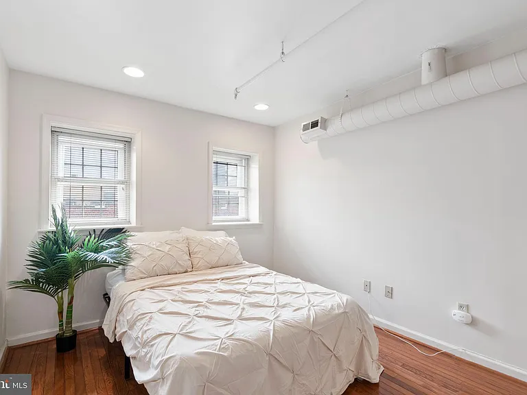 104 N 2nd St #200 — Photo 17