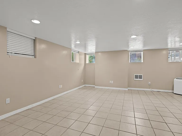 137 E 600 N — Photo 3