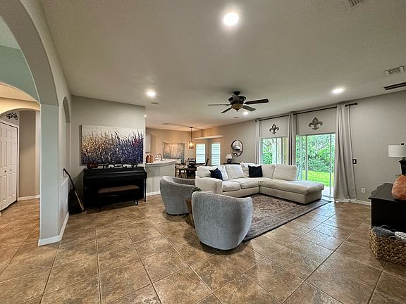 3rd image of 2580 Azzurra Ln