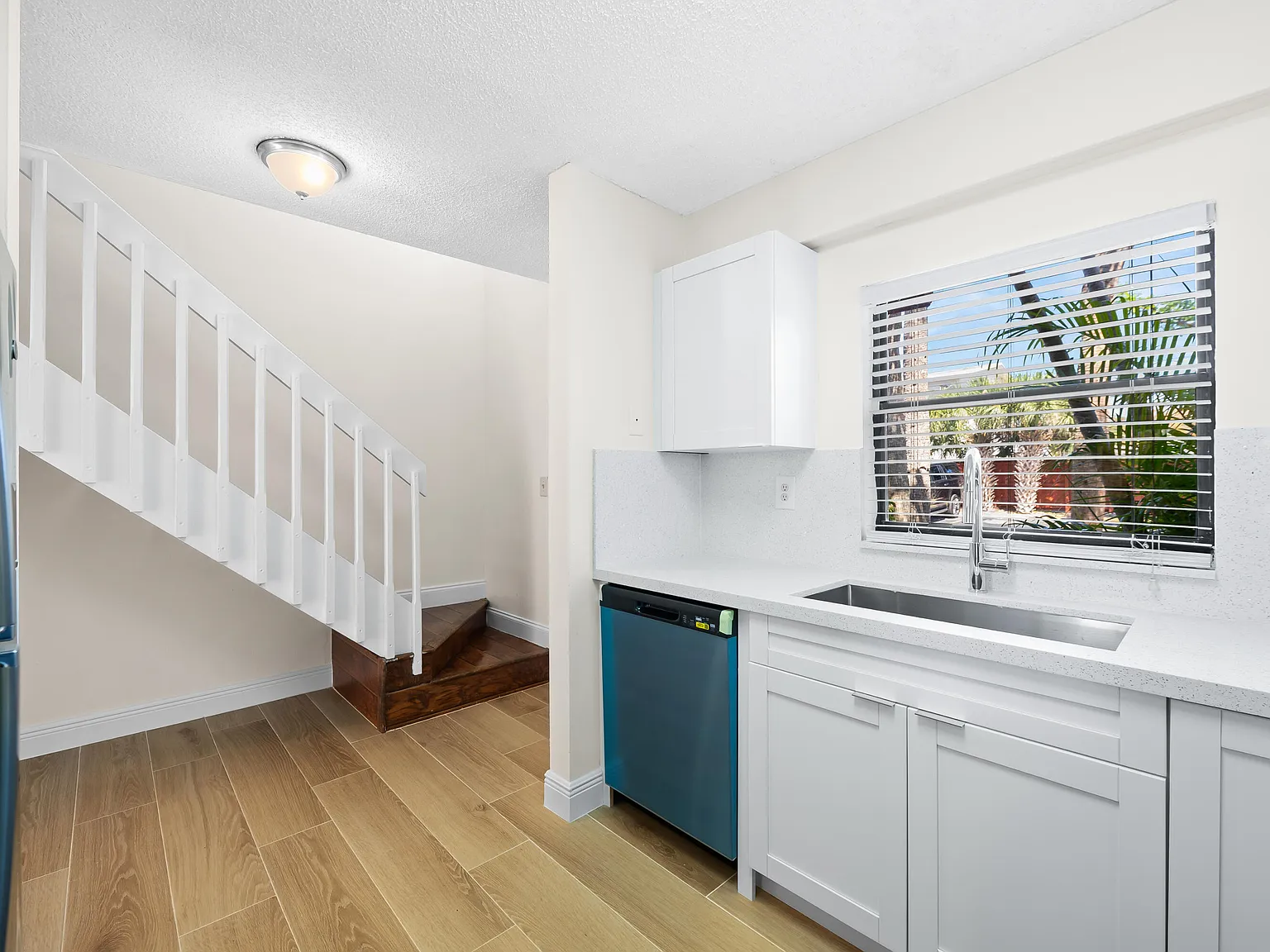 2 bed, 1.0 bath, 1020 sqft, $2,200 — Photo 4