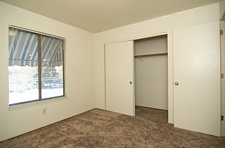 Hillcrest Court Apartments — Photo 11