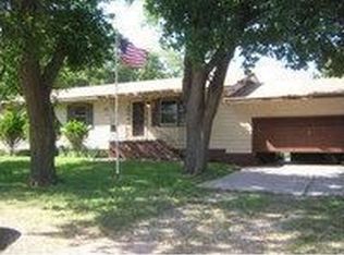 8868 E 4th Ave, Hutchinson, KS 67501