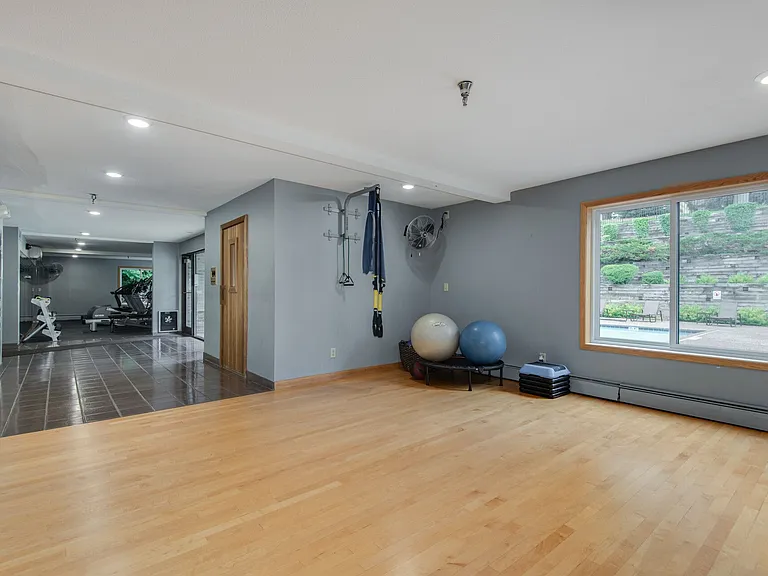 Vernon Oaks Apartments — Photo 38