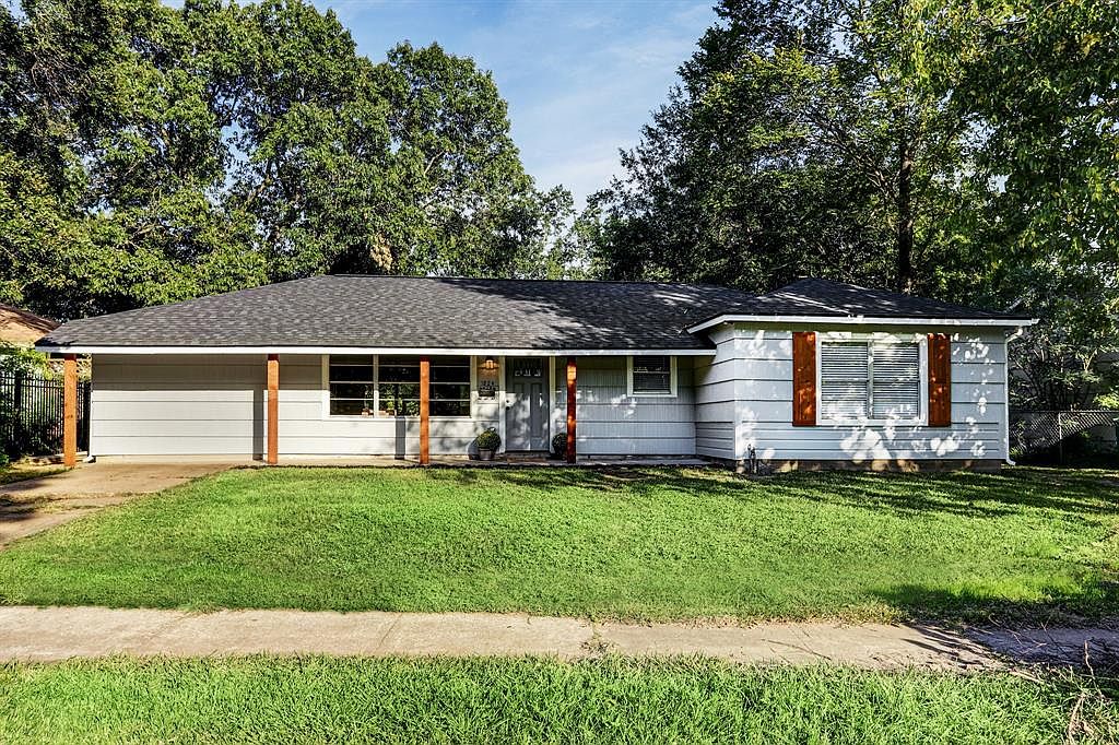1824 Ridgecrest Dr, Houston, TX 77055 | Zillow