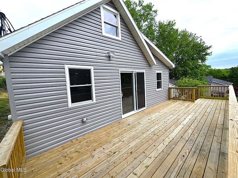 3rd image of 20 Franklin Avenue