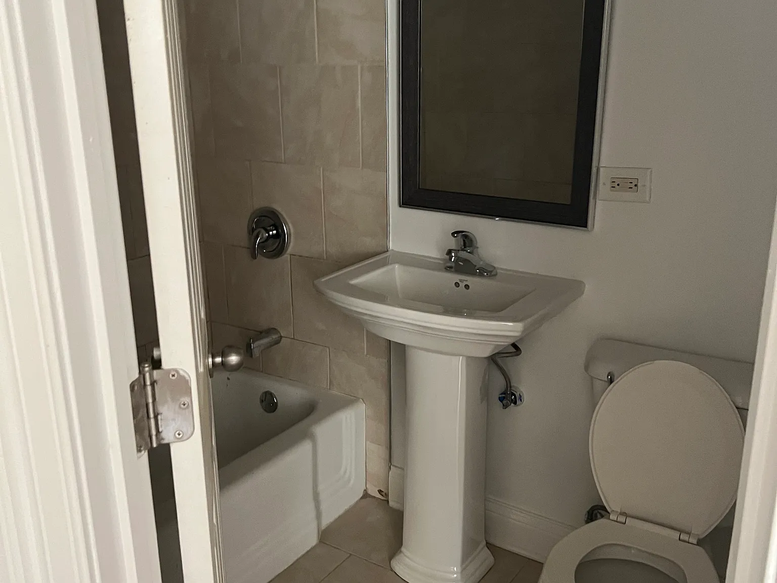 3 bed, 1.5 bath, 1000 sqft, $1,800 — Photo 4