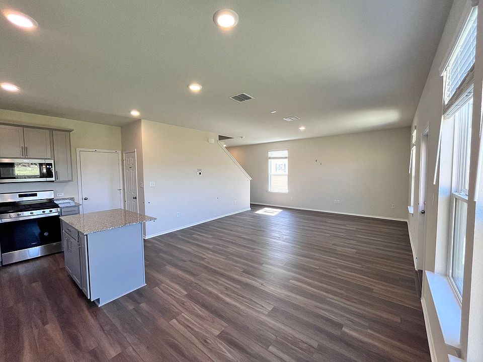 1st image of 832 Papaya Dr