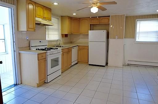 2nd image of 693 Pleasant St