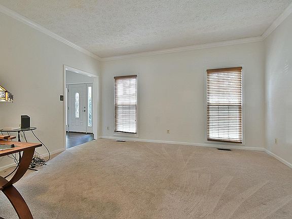 5th image of 929 Chesapeake Way