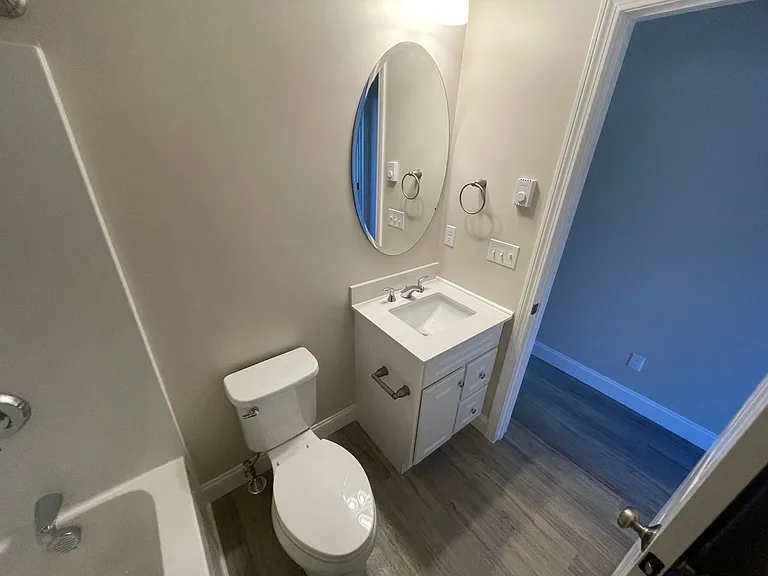 129 Kenoza Ave — Photo 21