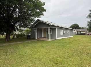 1202 W Division St, Henryetta, OK 74437