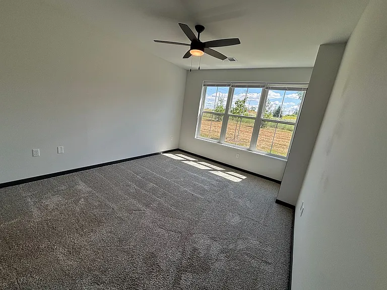 Homestead Luxury Apartments — Photo 24
