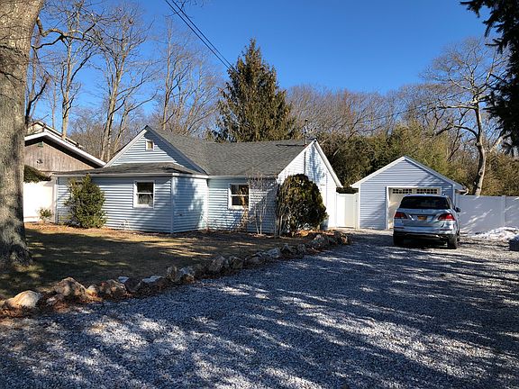 3rd image of 271 Railroad Ave