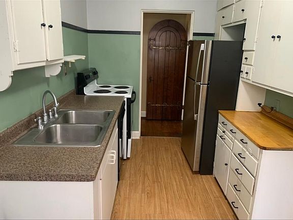3rd image of 3028 James Ave S APT 4