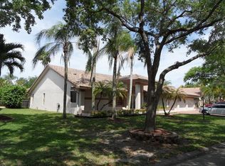 5240 NW 89th Dr, Coral Springs, FL 33067