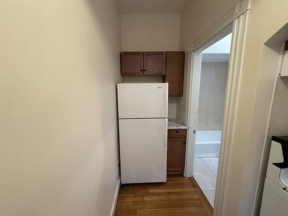 3rd image of 98 Spring St