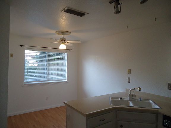 5th image of 2669 Decker Way