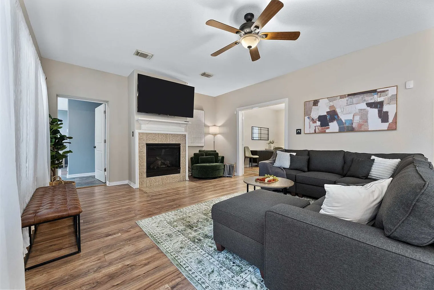 7 bed, 4.0 bath, 2249 sqft, $11,573 — Photo 3