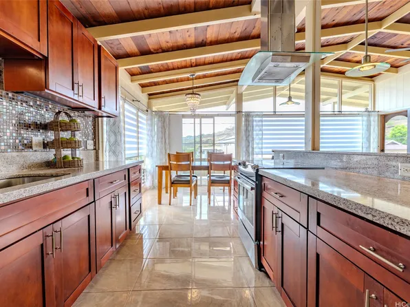 1671 Ala Amoamo St, Honolulu, HI 96819