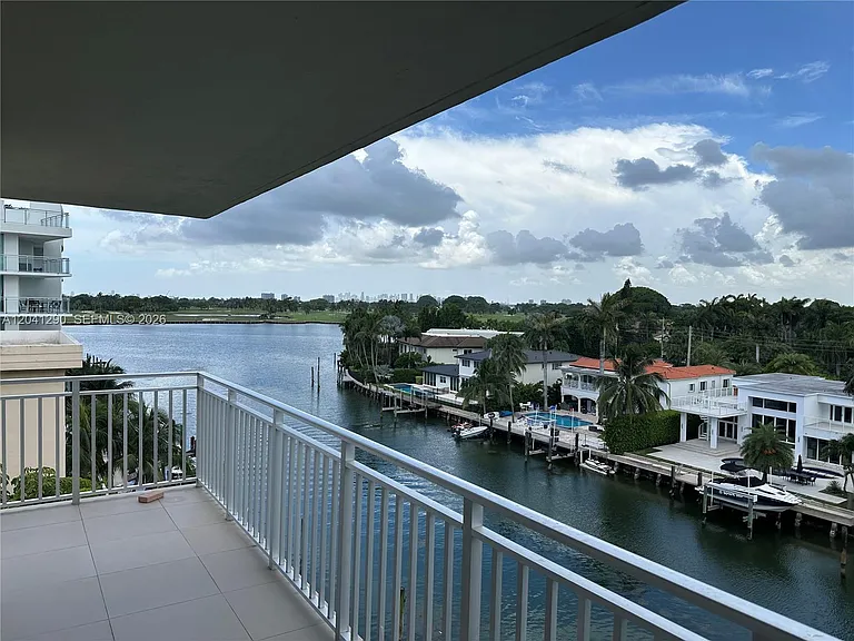 9500 W Bay Harbor Dr #6A — Photo 2