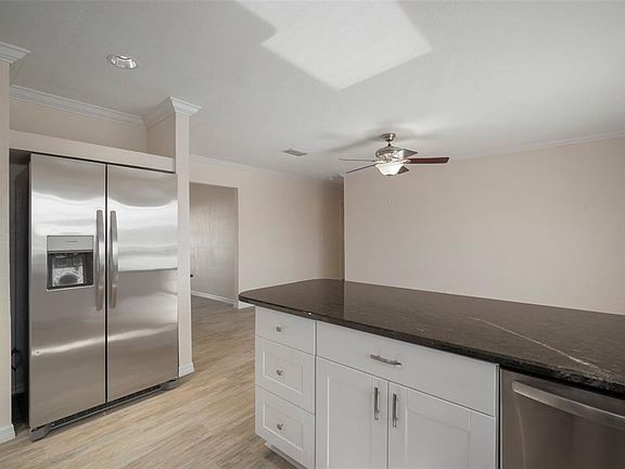 5th image of 910 Spindle Palm Way