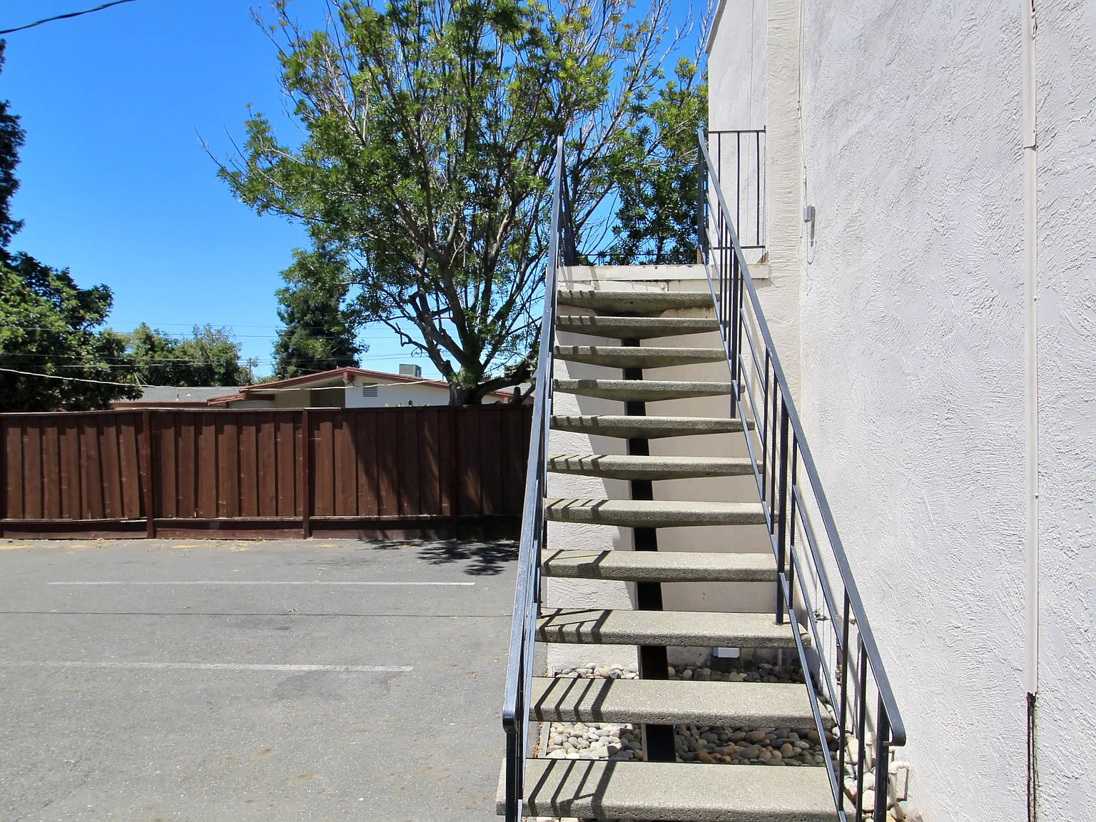 2 bed, 750 sqft, $2,000 — Photo 3