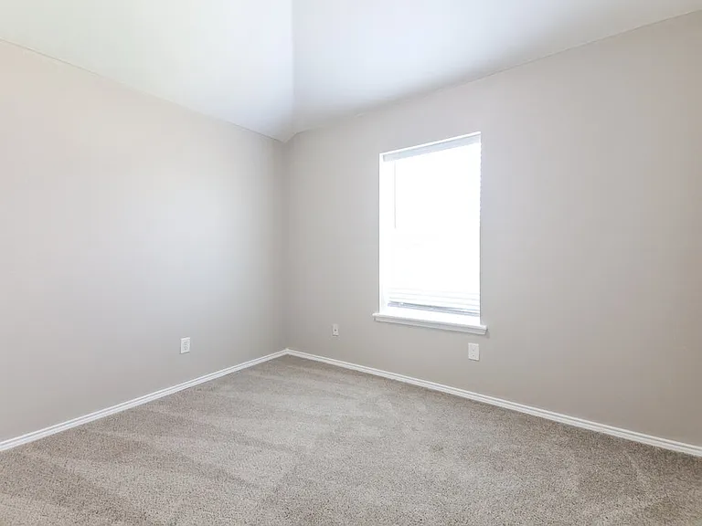 1107 Caroline Dr — Photo 14