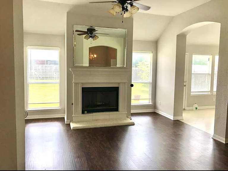 2601 Coffey Dr — Photo 2