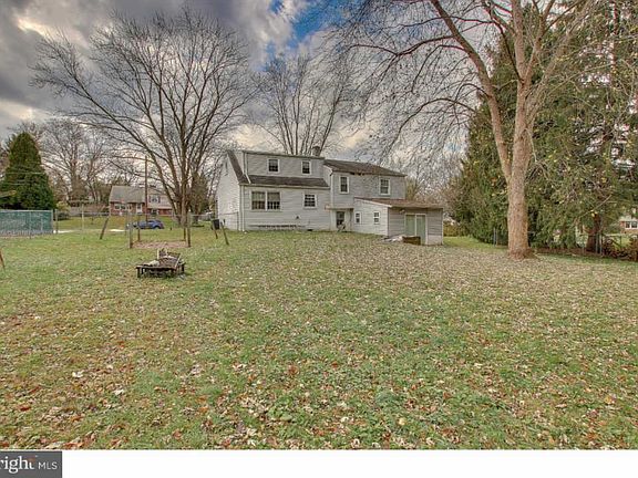 4th image of 1053 Edwin Dr