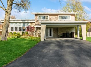 9019 Samoset Trl, Skokie, IL 60076