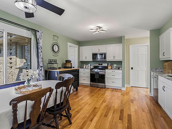 4th image of 914 Somerset Acres
