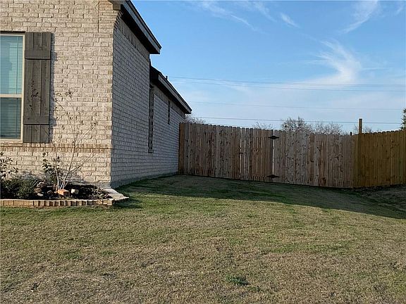 3rd image of 407 Stoneridge Dr