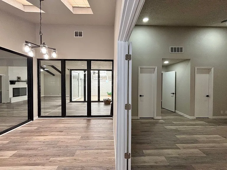 5202 Metcalf — Photo 13