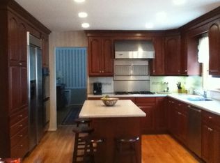 2021 Adams Hill Rd, Vienna, VA 22182