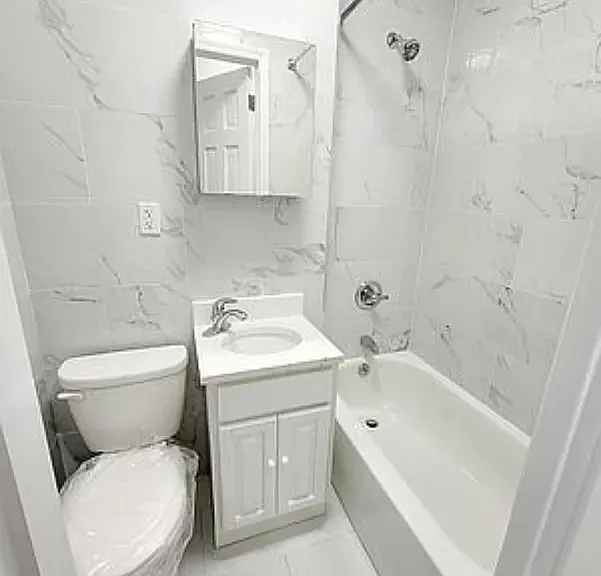 335 W 19th St #A15 — Photo 9