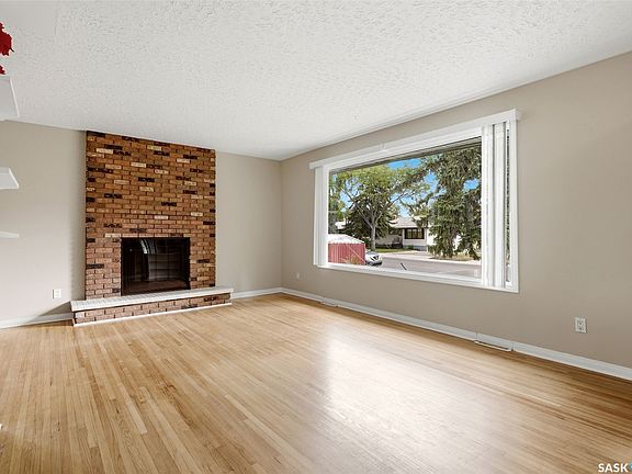 4th image of 202 McCannel Street