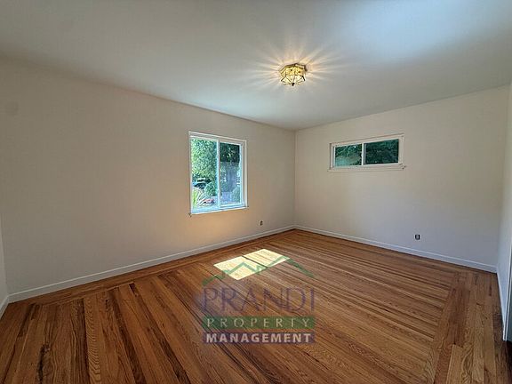 5th image of 312 Las Flores Ave
