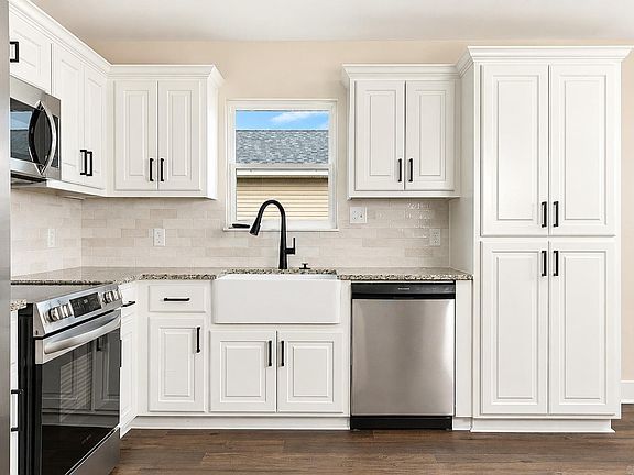 3rd image of 2702 S Belair