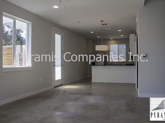 3rd image of 330 Clay St #5