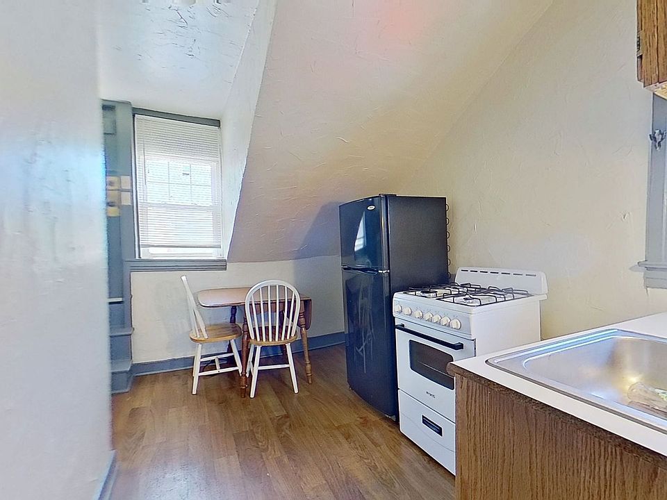 2nd image of 156 N Newberry St Floor 2
