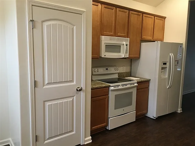 209 Crooked Oaks Dr — Photo 6