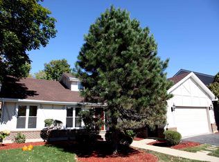 2808 Crabtree Ln, Northbrook, IL 60062