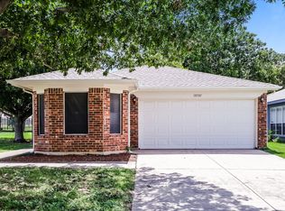 10501 Shadywood Dr, Fort Worth, TX 76140