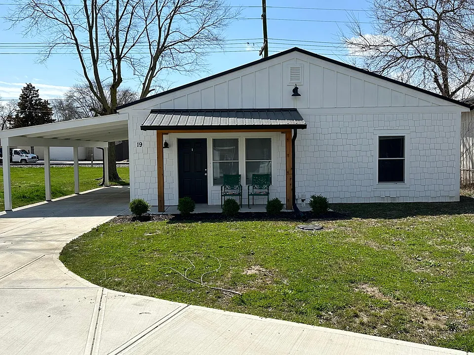 19 W North St
