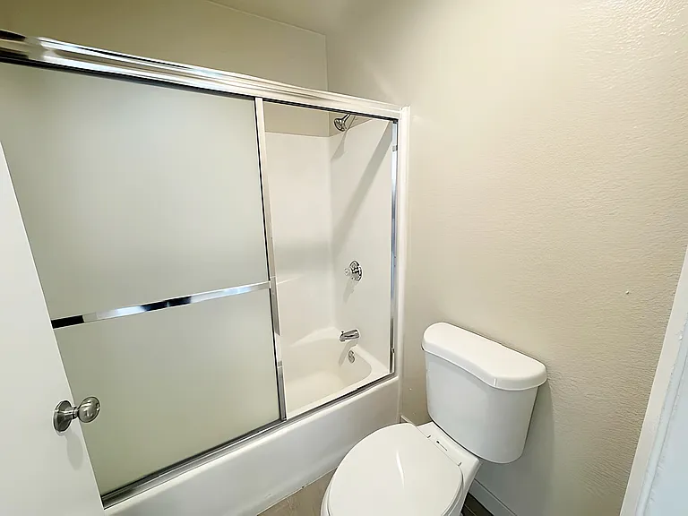 3963 Melrose Ave #8 — Photo 9
