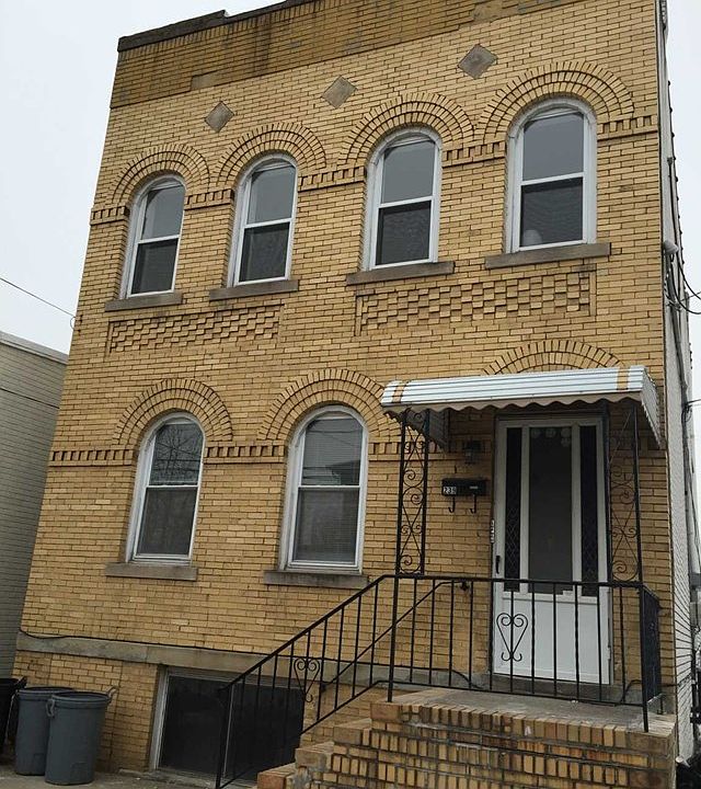 1st image of 241 Macarthur Ave #2R