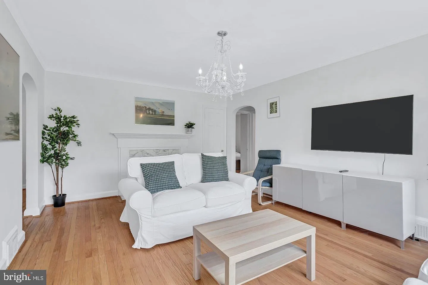 1 bed, 1.0 bath, 2600 sqft, $1,900 — Photo 2