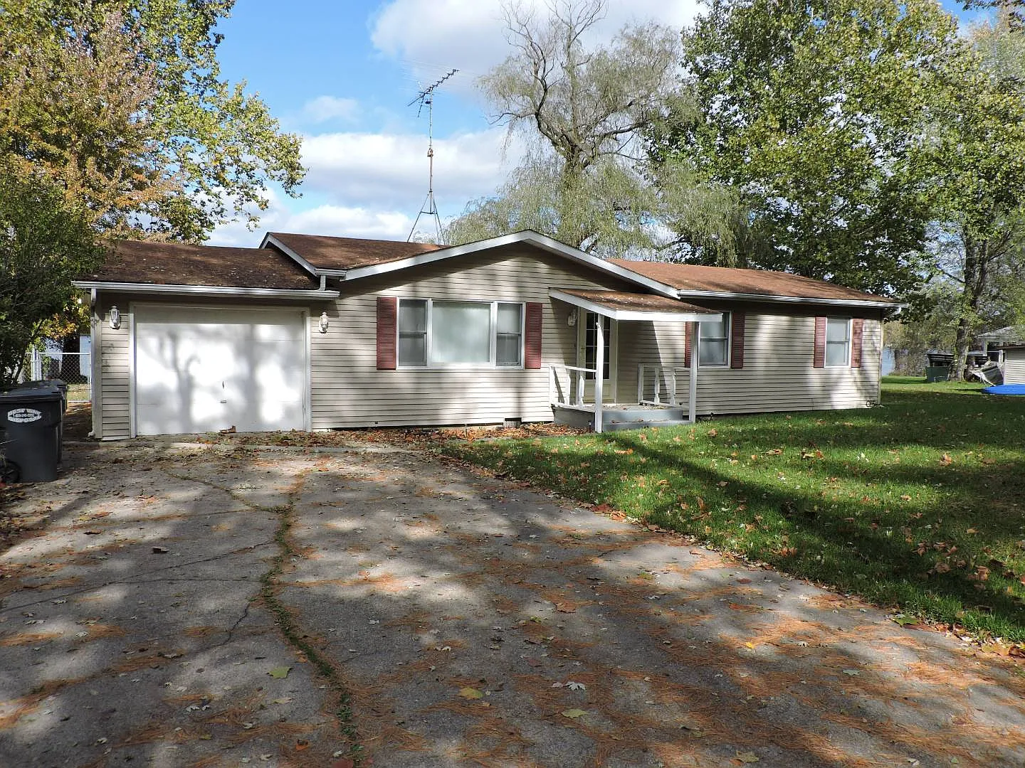 46912 Woodland Dr photo 1