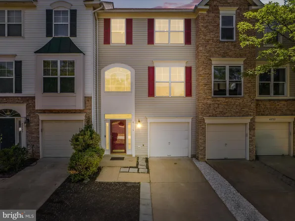 43735 Scarlet Sq, Chantilly, VA 20152