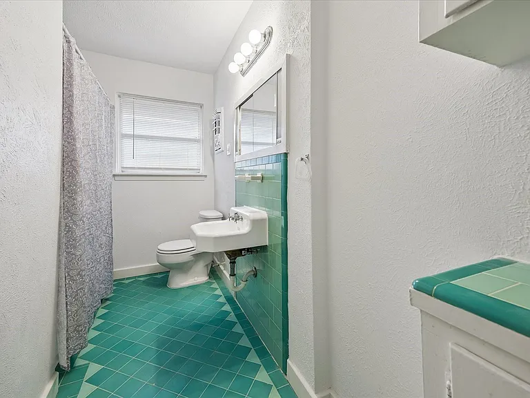 4029 McDermed Dr — Photo 11